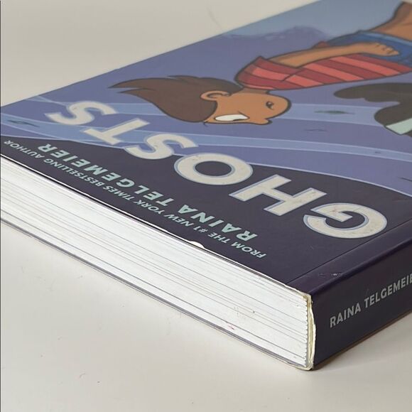 Paperback Scholastic 'Ghosts' by Raina Telgemeier - Children’s Graphic Novel - Picture 6 of 11
